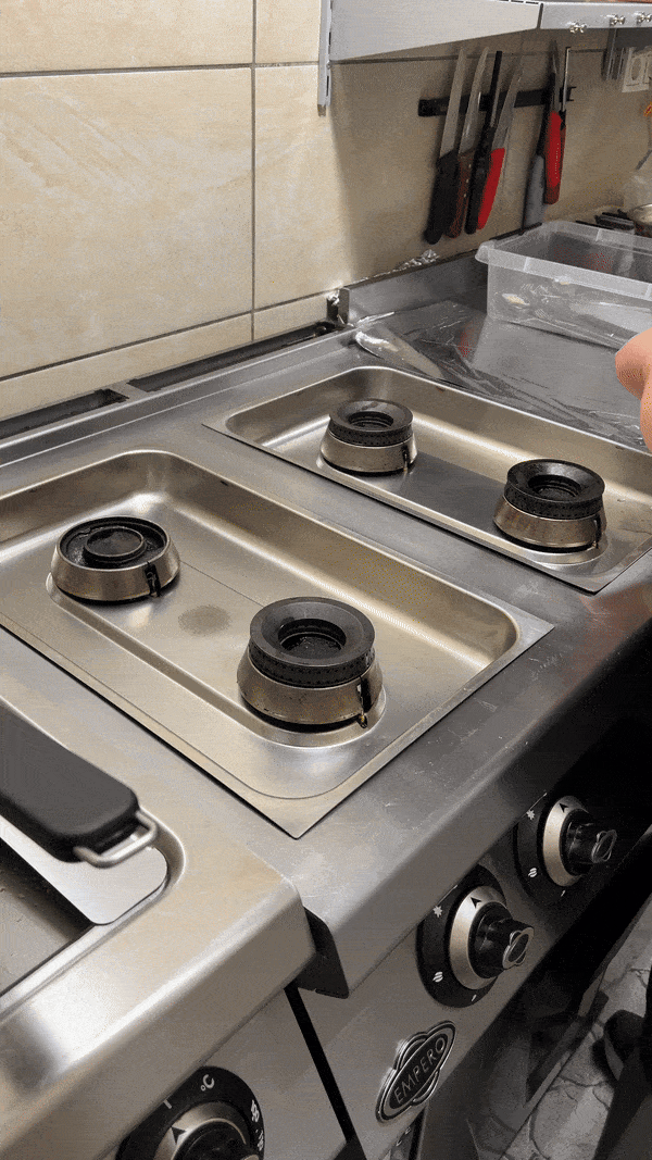 Saubere Küche Nach Reinigung im Zeyno Cafe Restaurant 